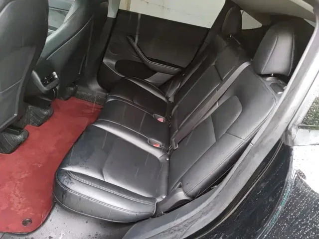 Tesla Model Y — Фото автомобиля 16
