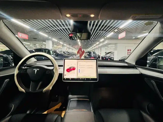 Tesla Model Y — Фото автомобиля 8