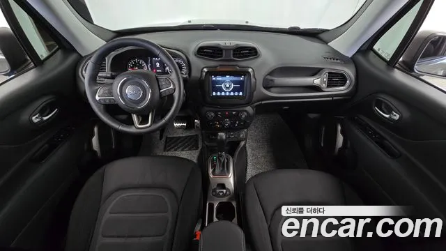 Jeep Renegade — Фото автомобиля 7