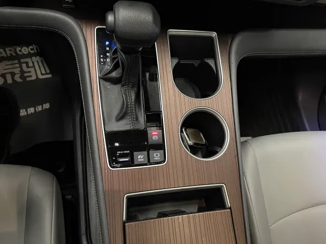 Toyota Granvia — Фото автомобиля 14