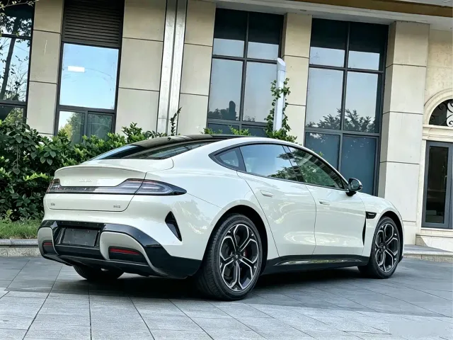 Xiaomi SU7 — Фото автомобиля 4
