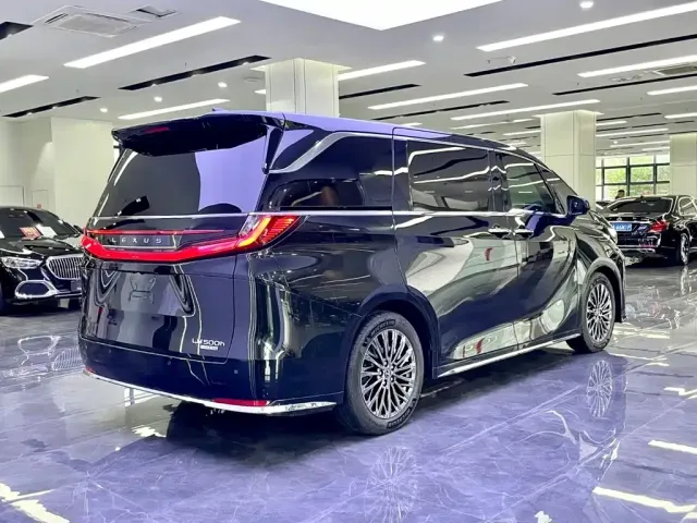 Lexus LM — Фото автомобиля 6