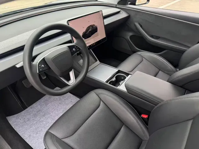 Tesla Model 3 — Фото автомобиля 3