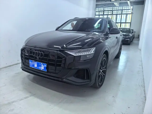 Фотография автомобиля — Audi Q8