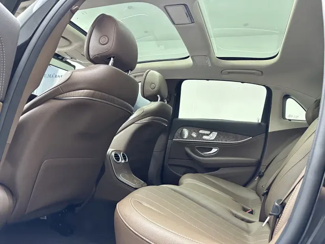 Mercedes-Benz E-Class — Фото автомобиля 14