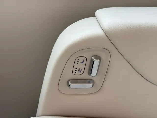 Li Auto MEGA — Фото автомобиля 13