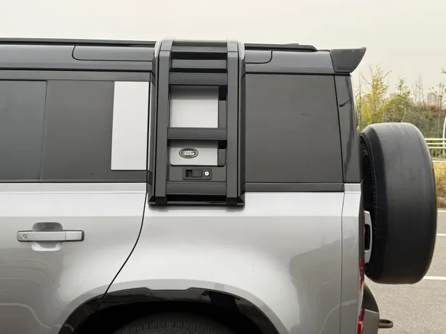 Land Rover Defender — Фото автомобиля 22