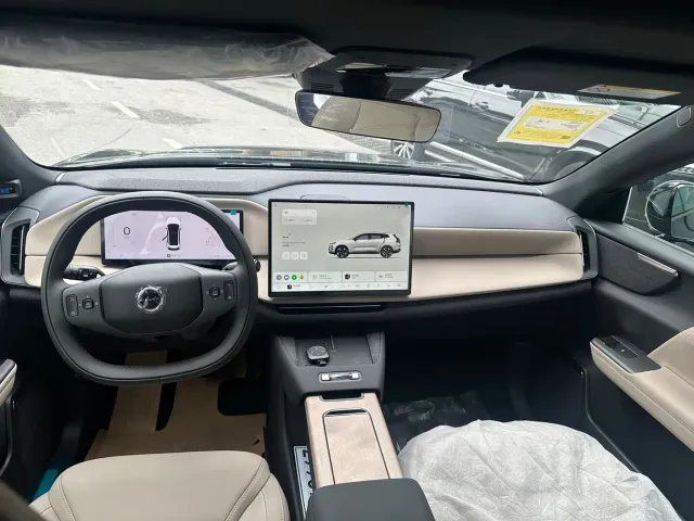 Volvo XC70 Plug-in Hybrid — Фото автомобиля 10