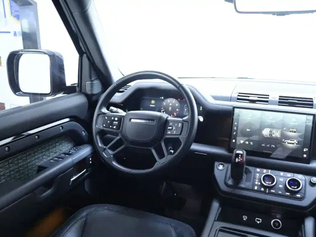 Land Rover Defender — Фото автомобиля 14