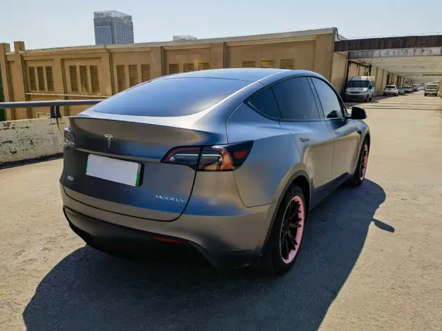 Tesla Model Y — Фото автомобиля 6