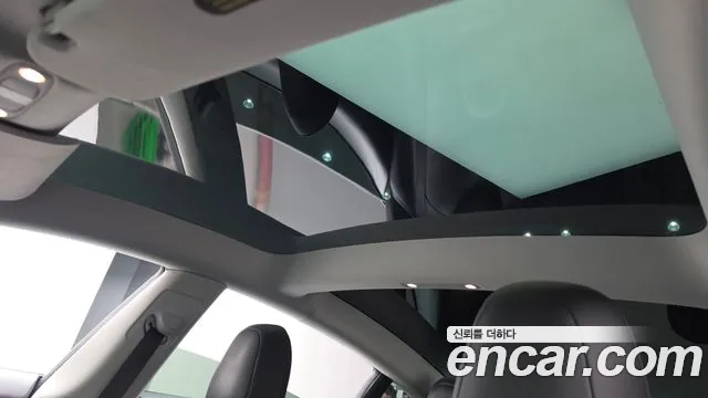 Tesla Model 3 — Фото автомобиля 21