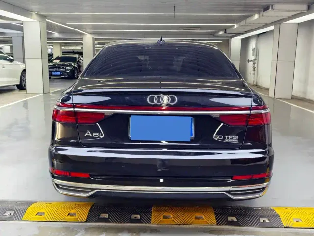 Audi A8 — Фото автомобиля 18