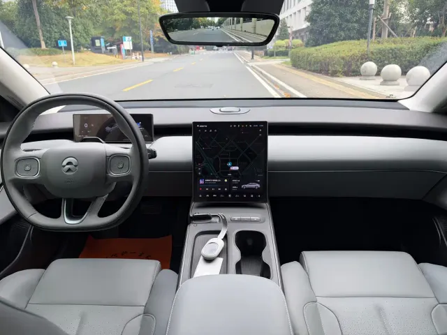 Nio ET5 — Фото автомобиля 6