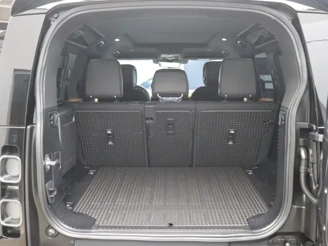Land Rover Defender — Фото автомобиля 28