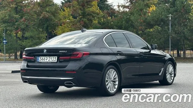 BMW 5 Series G30 — Фото автомобиля 2