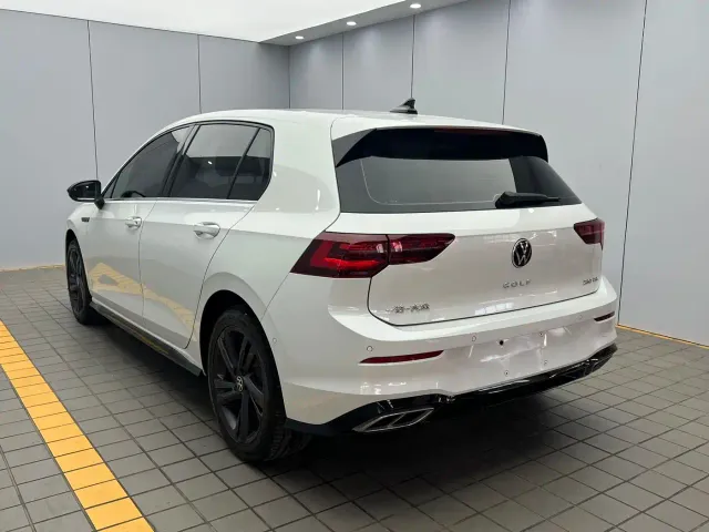 Volkswagen Golf — Фото автомобиля 4