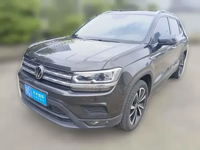Фотография автомобиля — Volkswagen Tharu