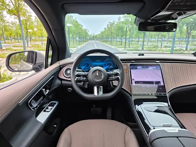 Mercedes-Benz EQE SUV — Фото автомобиля 15