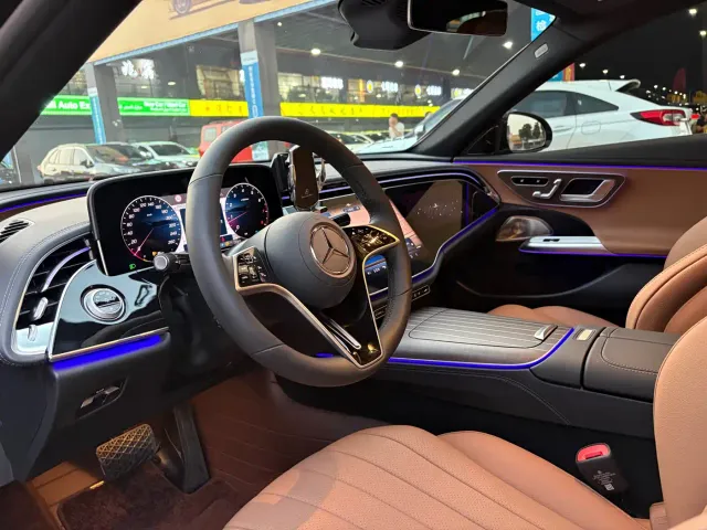 Mercedes-Benz E-Class — Фото автомобиля 11