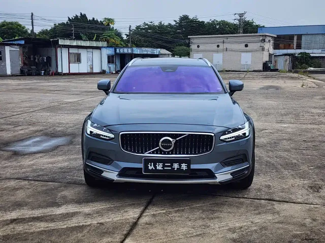 Volvo V90 — Фото автомобиля 2