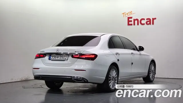 Mercedes-Benz E-Class — Фото автомобиля 2
