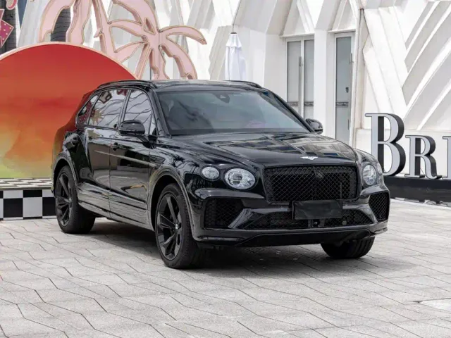 Bentley Bentayga — Фото автомобиля 3