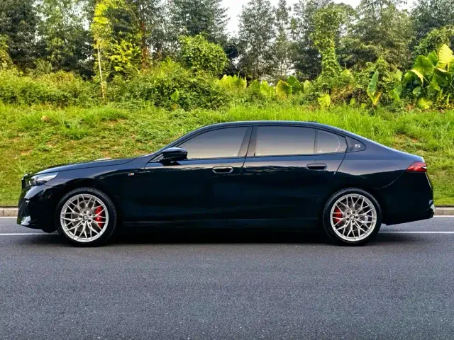 BMW 5 Series — Фото автомобиля 4