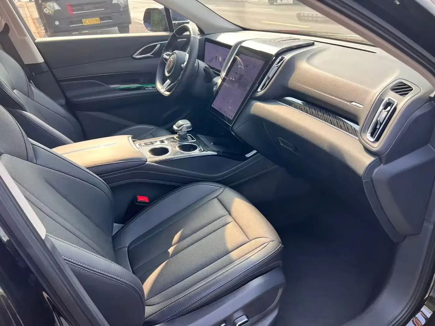 Hongqi Hongqi HS3 PHEV 2024 PHEV 115km Power Edition — Фото автомобиля 6