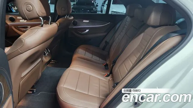 Mercedes-Benz E-Class — Фото автомобиля 15