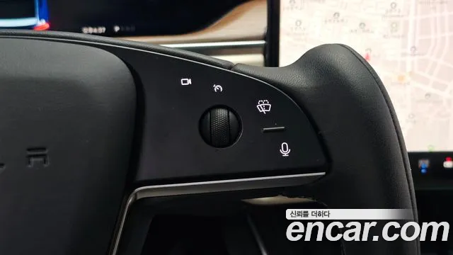 Tesla Model X — Фото автомобиля 14