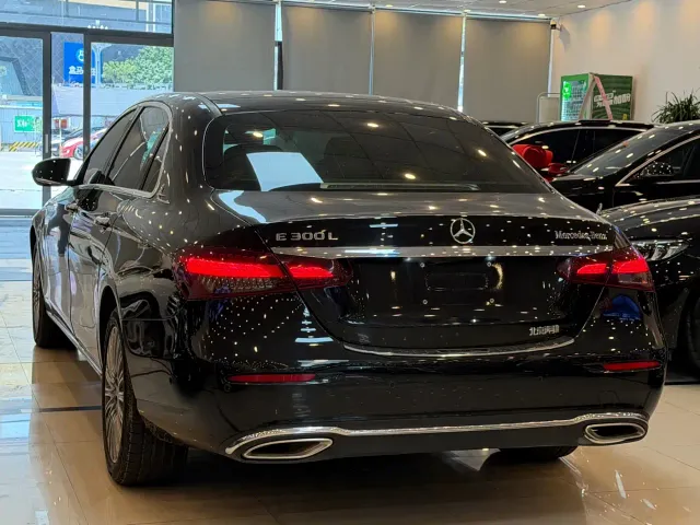 Mercedes-Benz E-Class — Фото автомобиля 19