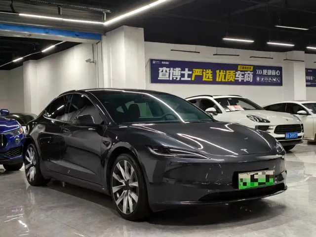 Tesla Model 3 — Фото автомобиля 3
