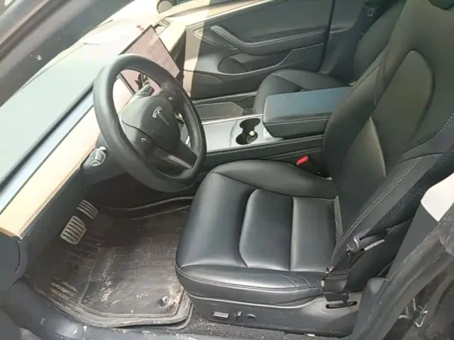 Tesla Model 3 — Фото автомобиля 14