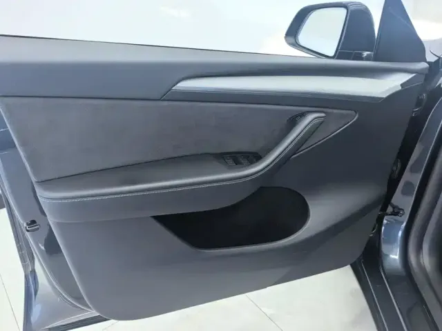 Tesla Model Y — Фото автомобиля 7