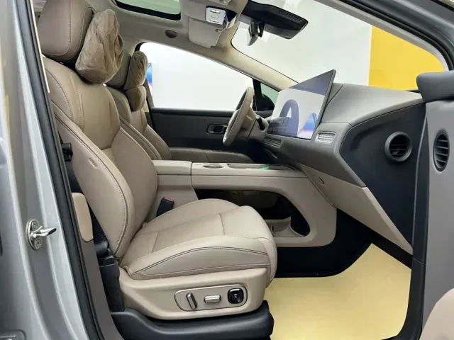 Li Auto i8 — Фото автомобиля 18