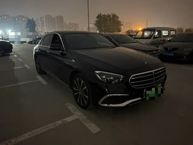 Mercedes-Benz E-Class — Фото автомобиля 3