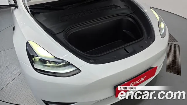 Tesla Model Y — Фото автомобиля 9