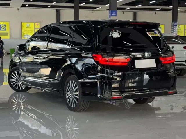 Honda Elysion — Фото автомобиля 9