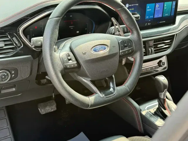 Ford Focus — Фото автомобиля 6