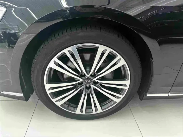 Audi A8 — Фото автомобиля 4