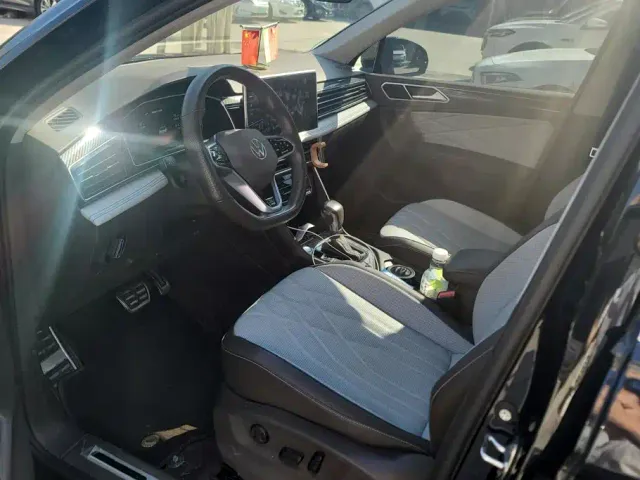 Volkswagen Tiguan L — Фото автомобиля 9
