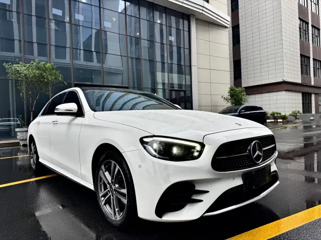 Mercedes-Benz E-Class — Фото автомобиля 3