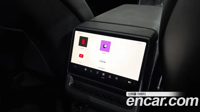 Tesla Model Y — Фото автомобиля 30