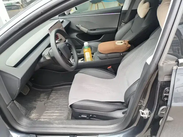 Tesla Model 3 — Фото автомобиля 14