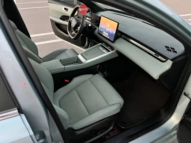 Roewe D6 — Фото автомобиля 6