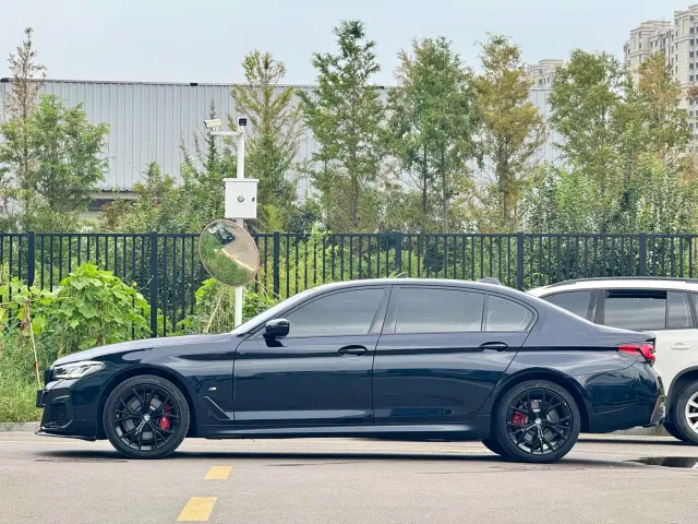BMW 5 Series — Фото автомобиля 3