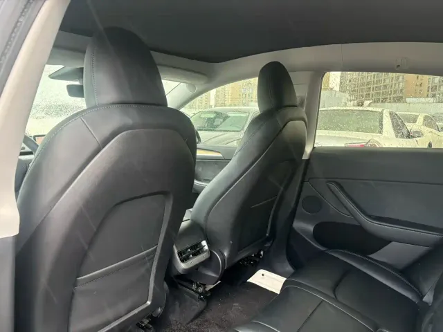 Tesla Model Y — Фото автомобиля 4