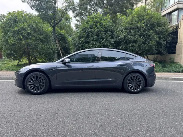 Tesla Model 3 — Фото автомобиля 3