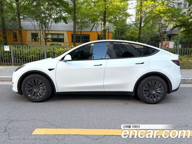 Tesla Model Y — Фото автомобиля 3