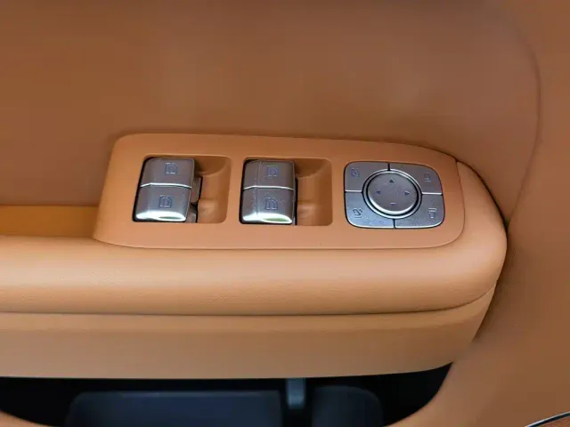 Li Auto L8 — Фото автомобиля 9